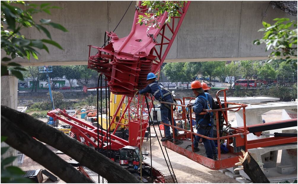 Inician los trabajos para el retiro de la dovela que era utilizada para el Tren Interurbano. Foto: Diego Simón/ELUNIVERSAL