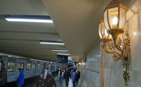 Reparan faroles y lámparas en metro Hidalgo y Bellas Artes que fueron dañadas por colectivos trans; algunos continúan en proceso de reinstalación