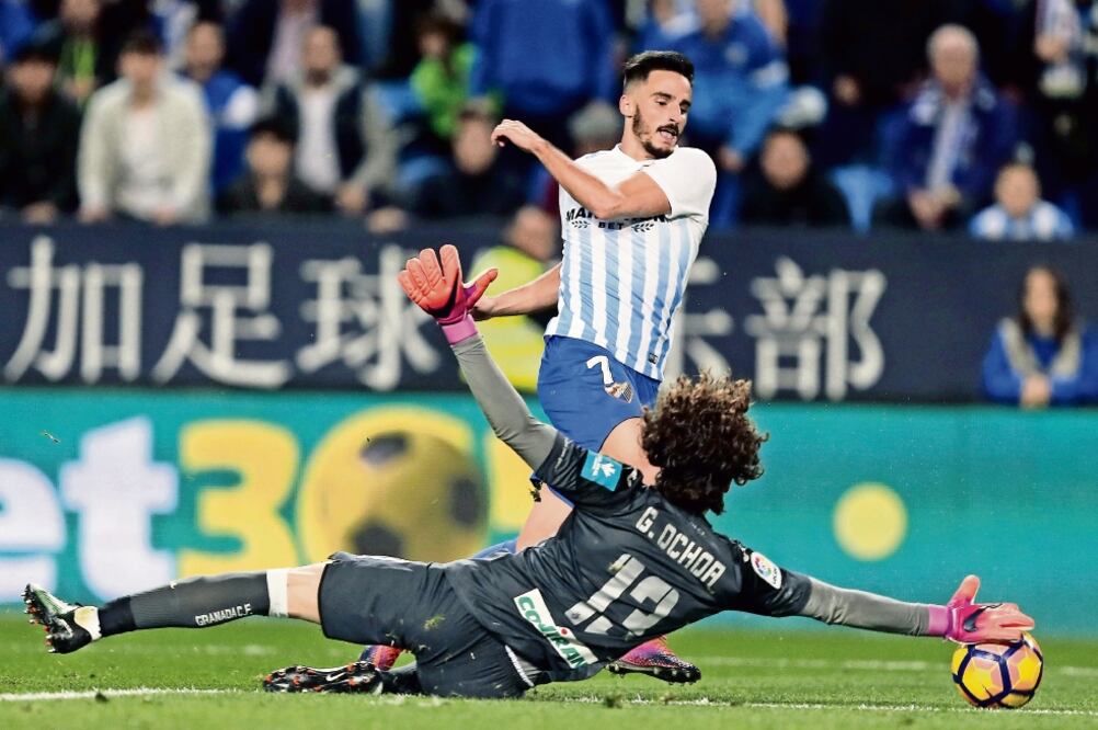 Málaga se encontró con un muro, dado que Paco Memo, su otrora arquero, evitó la goleada. (JORGE ZAPATA. EFE)