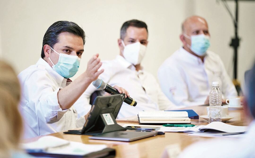 El gobernador Alejandro Murat dijo que se requiere concluir la deuda que los servicios de salud arrastran de otras administraciones. Foto: CORTESÍA