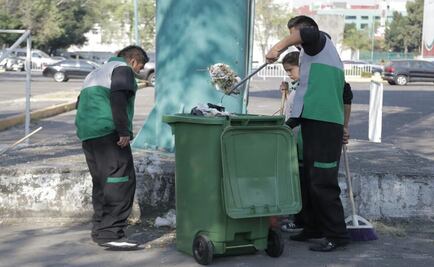 Tras #pañalazo de Arne, policías resguardan sede del PRI