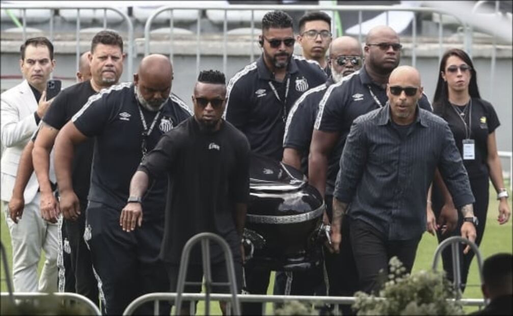 Las imágenes del funeral de Pelé en el estadio del Santos