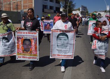 Desdeñan en Oaxaca protesta anti-Trump; marchan por los 43