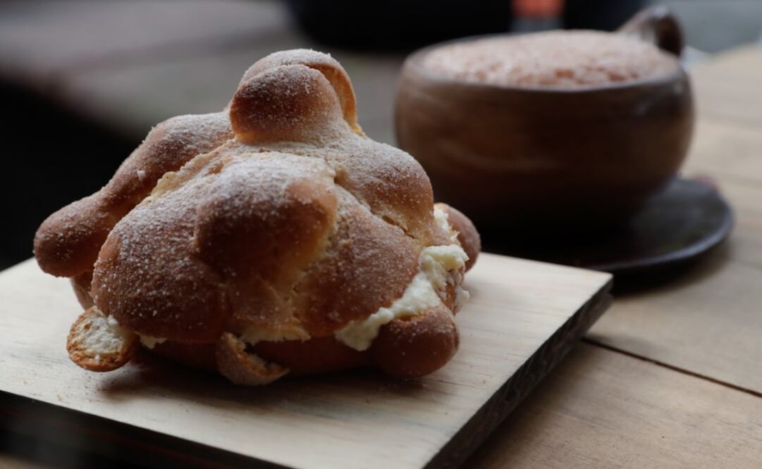 Pan de muerto, indulgent on its own, but even better paired with a cup of foamy Mexican hot chocolate! - Photo: Iván Stephens/EL UNIVERSAL
