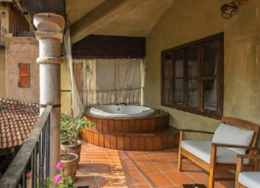 Hoteles en Val'Quirico: cuánto cuesta una noche en el pueblo medieval