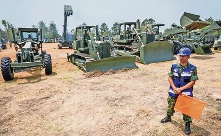 Who is protecting the Santa Lucía airport?