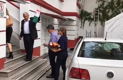 AMLO reúne círculo cercano y a su posible gabinete