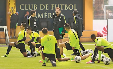 Molesta a Ricardo La Volpe mandar a un extranjero a la tribuna