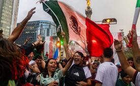 FOTOS El Ángel de la Independencia, epicentro de los festejos del triunfo de la Selección Mexicana en el Mundial; Reforma no duerme esta noche