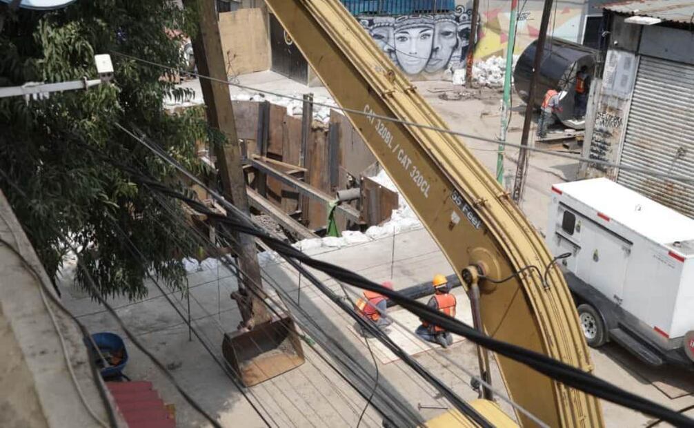 Al exterior permanecen dos grúas sin operar
Foto: Carlos Mejía