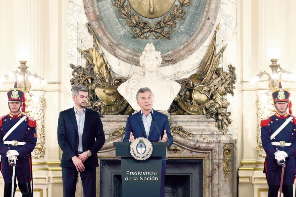 Mauricio Macri, presidente argentino, ayer durante una conferencia de prensa en la Casa Rosada, en Buenos Aires (MARCOS BRINDICCI. REUTERS)