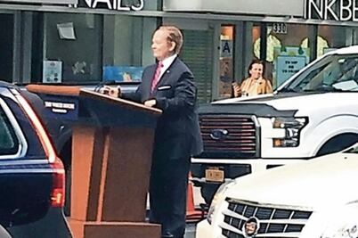 Melissa McCarthy parodia a Sean Spicer