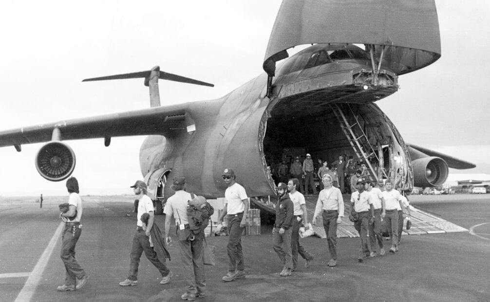 Arribo de ayuda y voluntarios provenientes de Europa. Durante su visita, el presidente venezolano Jaime Lusinchi aseguró que nuestro país “no está liquidado” y exigió a los organismos internacionales de crédito y monetarios “mayor comprensión por los problemas económicos que sufre México”. Foto: ESPECIAL.