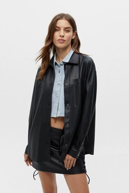 7 prendas efecto piel para esperar el otoño con mucho estilo