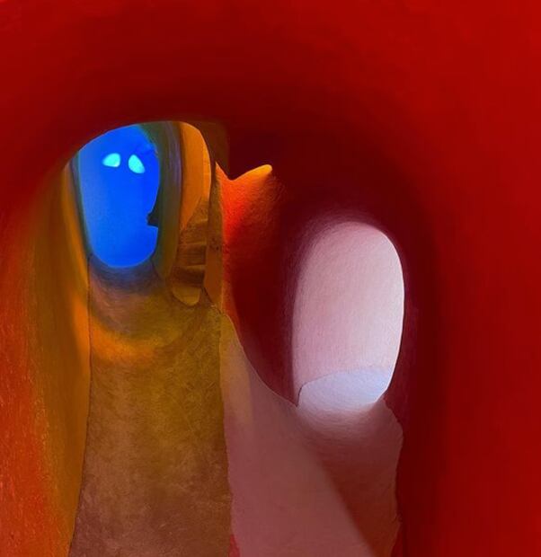 Esta es la increíble casa del arquitecto Javier Senosiain que visitó Dua Lipa en México