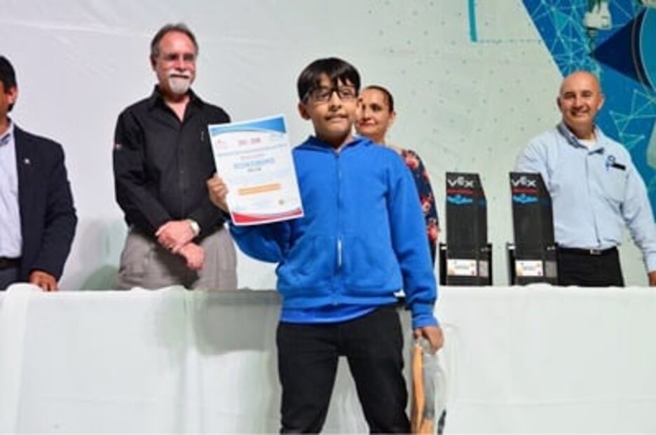Niños juntan dinero para participar en mundial de robótica