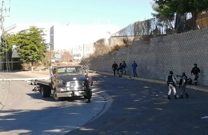 Adolescente huye en auto de lujo de ataque a balazos, choca y queda gravemente herido en Culiacán 