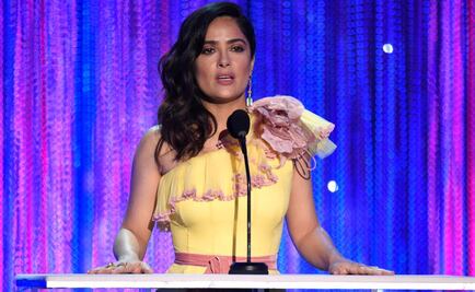 Salma Hayek deja ver sus canas