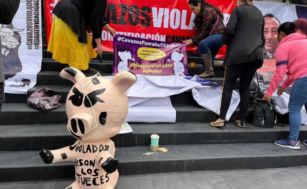 Víctimas de violencia vicaria y violencia sexual acudieron al Congreso de la Ciudad de México para expresar su rechazo hacia la posible ratificación de Manuel Cavazos López. Foto: Especial