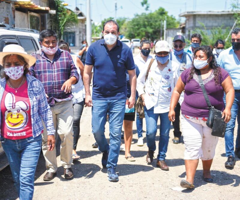 Pobladores de la colonia Manuel Hernández Pasión expusieron sus necesidades al gobernador Cuauhtémoc Blanco. Foto: Especial