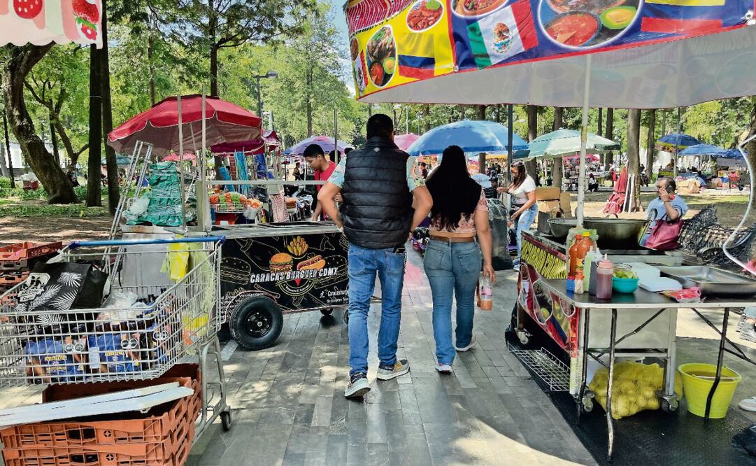 El gobierno había solicitado a puestos de comida contar con extintor para instalarse; ayer, en un recorrido, se constató que no lo tienen. Foto: Rafael García / EL UNIVERSAL
