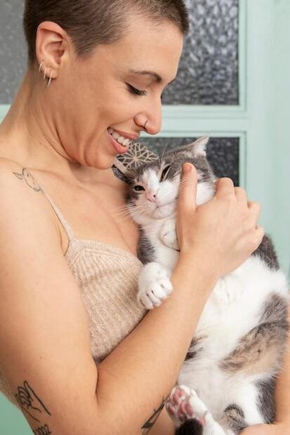 Entender las señales de tu gato refuerza la confianza mutua. Fuente: Freepik.