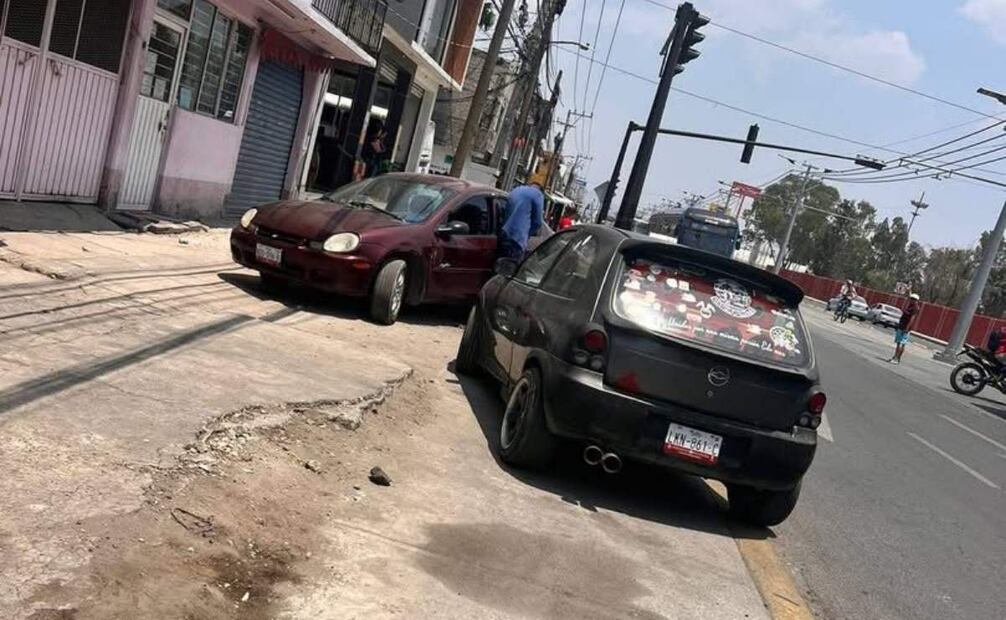El conductor del vehículo privado ocupó el espacio exclusivo por el que circulan los camiones articulados (20/05/2025). Foto: Especial