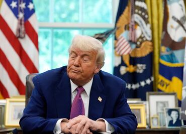 Trump rechaza ser un "cobarde" por cambiar constantemente sus amenazas arancelarias; solo es “negociación”, asegura