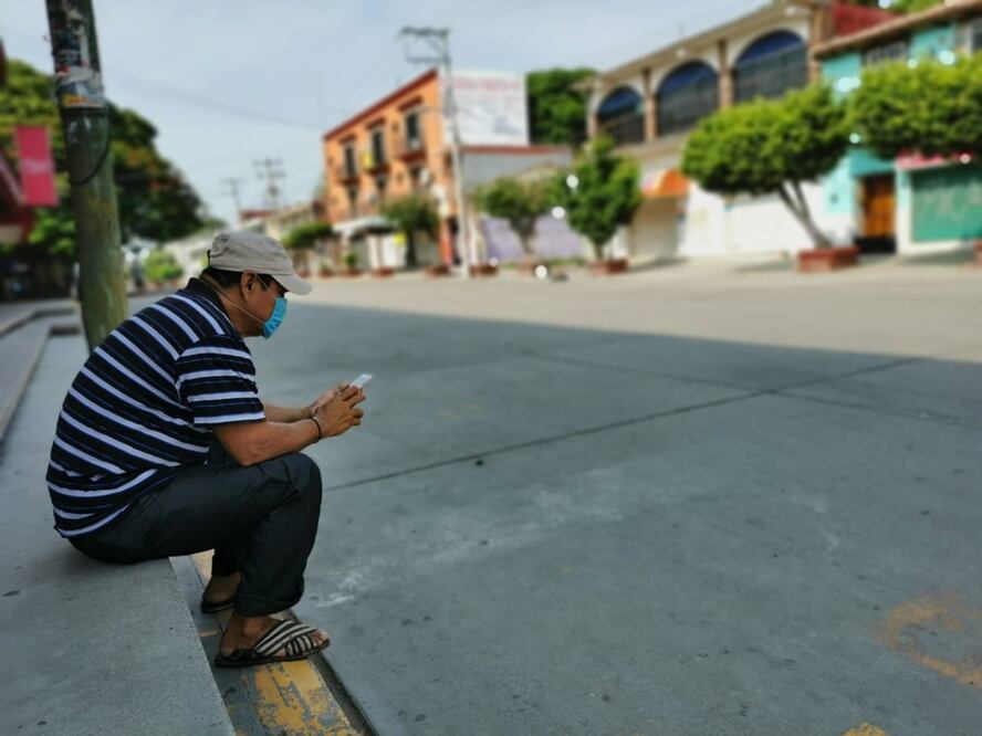Autoridades sanitarias determinaron el cierre total de los comercios durant e esta semana, para evitar la movilidad de las personas. Foto: ROSELIA CHACA. EL UNIVERSAL