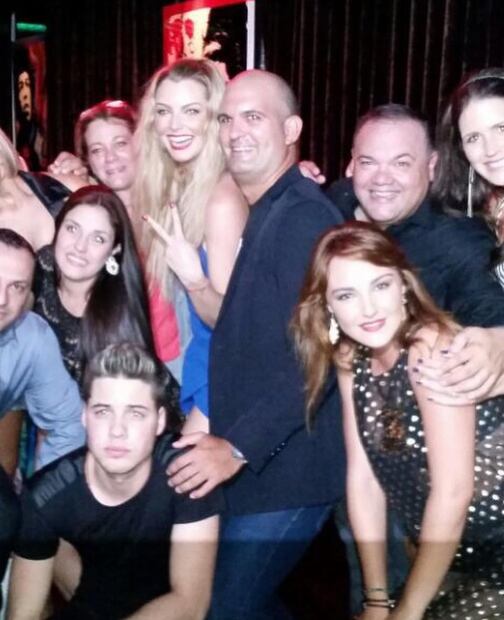Marjorie de Sousa y sus amigos. Fuente: Instagram @marjodesousa