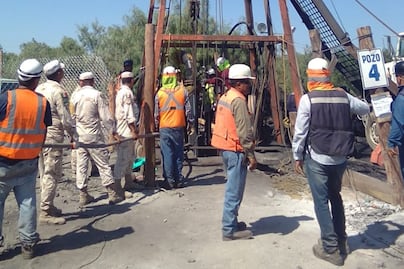 Buzo de la Sedena, por ingresar a pozo donde están atrapados 10 mineros en Coahuila 