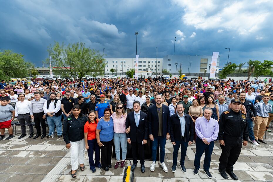 La presentación fue acompañada por un grupo de vecinos de la zona, además de la Titular de AMAR a Nuevo León, Mariana Rodríguez, y el Secretario de Participación Ciudadana, Daniel Acosta Fregoso. Foto: Especial.