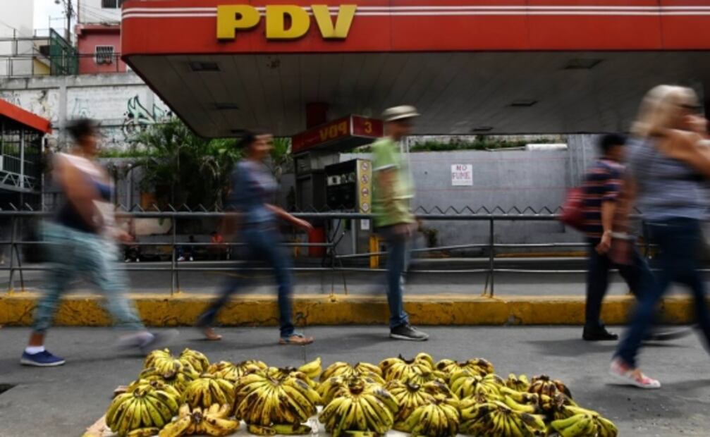 En Venezuela, un huevo y 93 millones de litros de gasolina cuestan igual