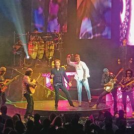 Emmanuel pide por la paz en show