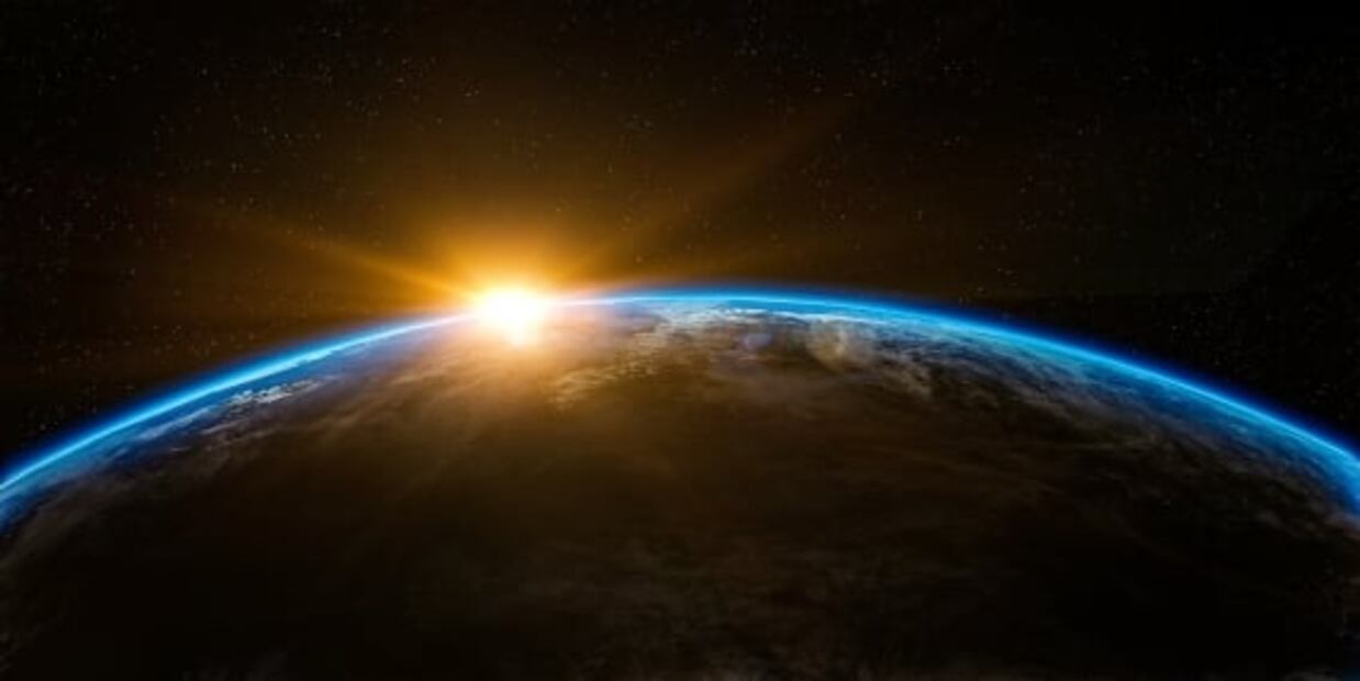 La teoría que dice que el universo fue creado y evoluciona por un sistema de machine learning 