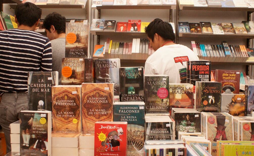 Feria Internacional del Libro de Oaxaca en el Zócalo. Fotos: Mario Arturo Martínez/ Edwin Hernández.