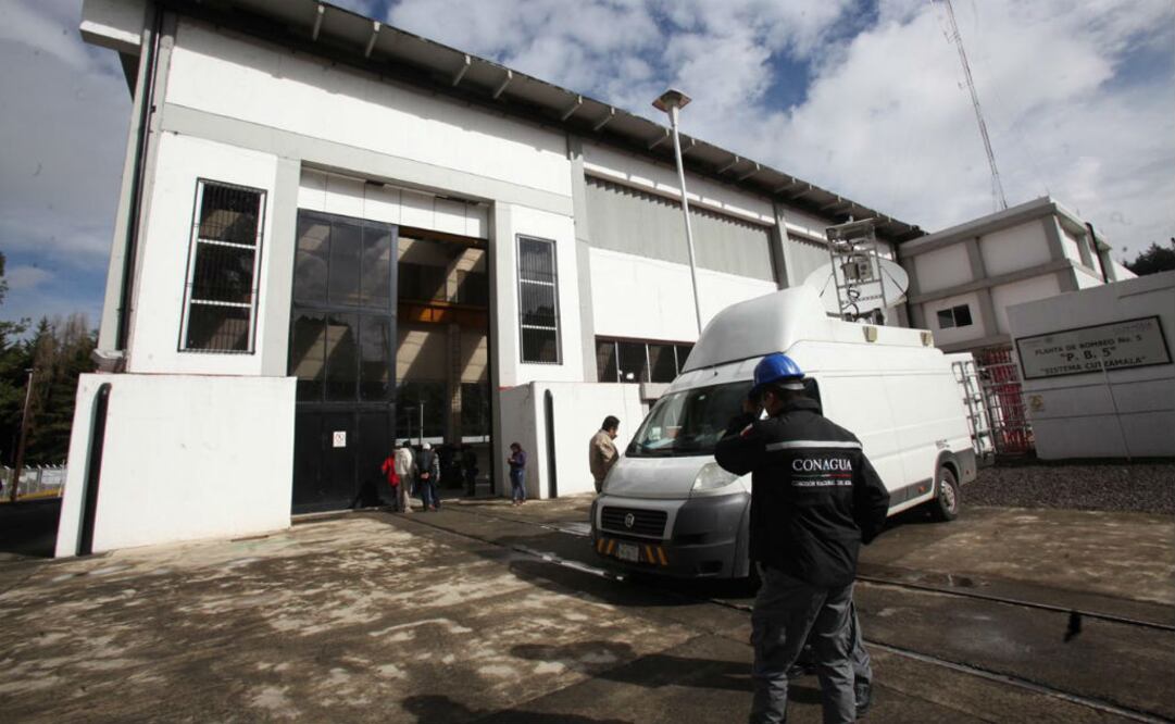 Implica no haber liberado el agua de la presa Villa Victoria almacenada en dos tanques, pues desde las 19:00 horas del viernes abrieron las válvulas. FOTO: Jorge Alvarado | EL UNIVERSAL