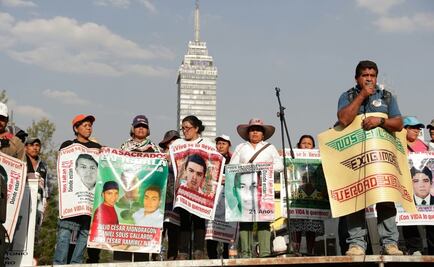 Concluye mitin de padres de normalistas en Hemiciclo 