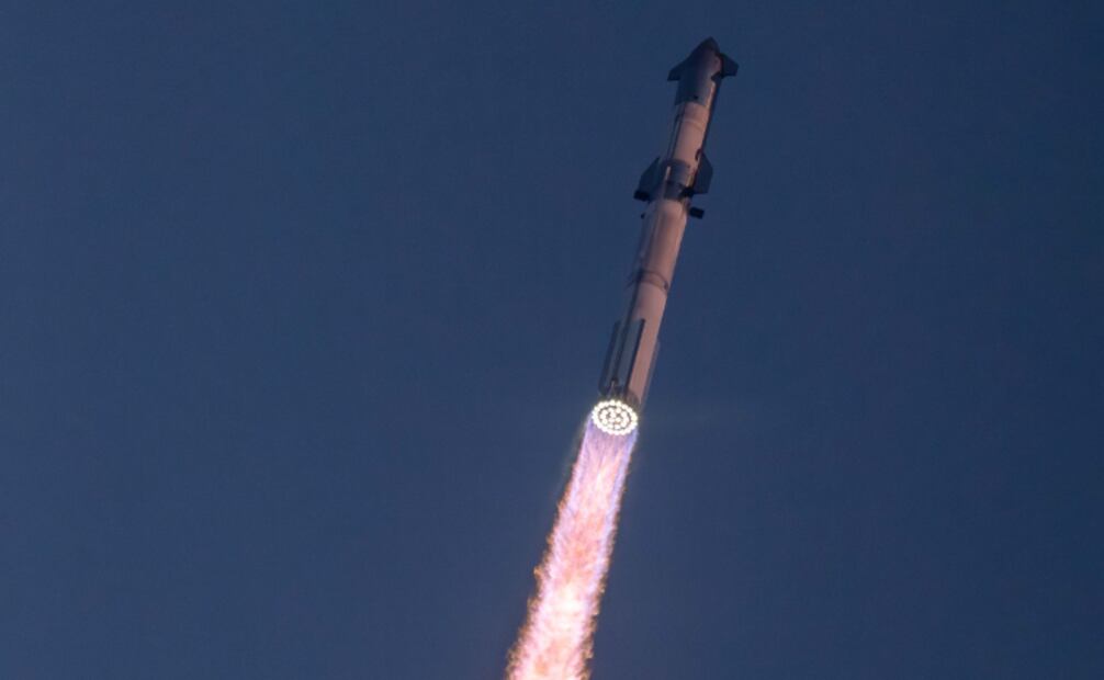 El Starship será impulsado a la órbita terrestre por el cohete reutilizable Super Heavy. Foto: Vía Space X.