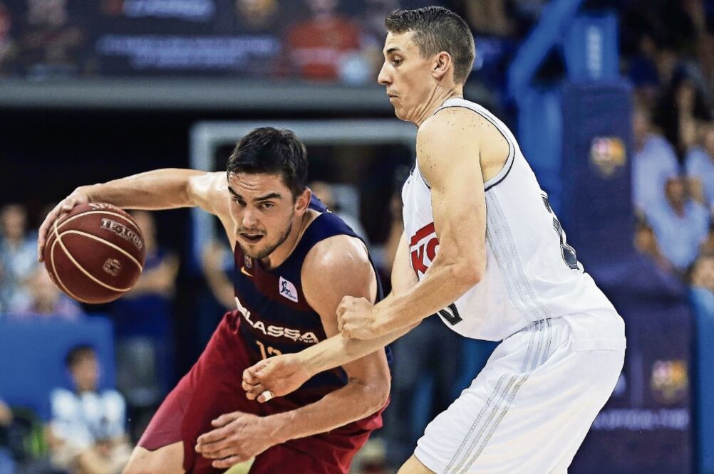 EFE El estadounidense Jaycee Carroll (der.) fue el mejor anotador por el club merengue, con 21 puntos. BARCELONA 100 R. MADRID 99 Warriors (ALEJANDRO GARCÍA. EFE)