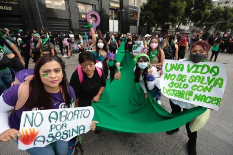 Aborto legal y seguro, la consigna de voces feministas que se hicieron escuchar en la CDMX