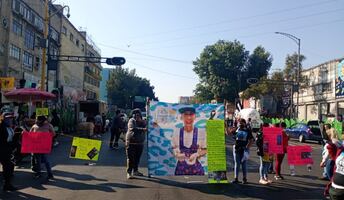 Bloqueo en avenida Circunvalación; familiares exigen justicia por presunto homicidio a manos de policías