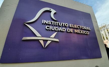 Tras 4 días, trabajadores liberan instalaciones del Instituto Electoral de la CDMX
