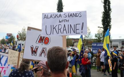Protestas en Alaska ante la cumbre Trump-Putin; se manifiestan contra la visita del mandatario ruso
