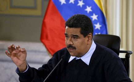 Maduro imita a Santos; llama a embajador en Colombia