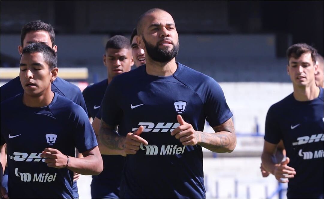 Dani Alves entrenando en Ciudad Universitaria con Pumas - FOTO: Berenice Fregoso/ EL UNIVERSAL