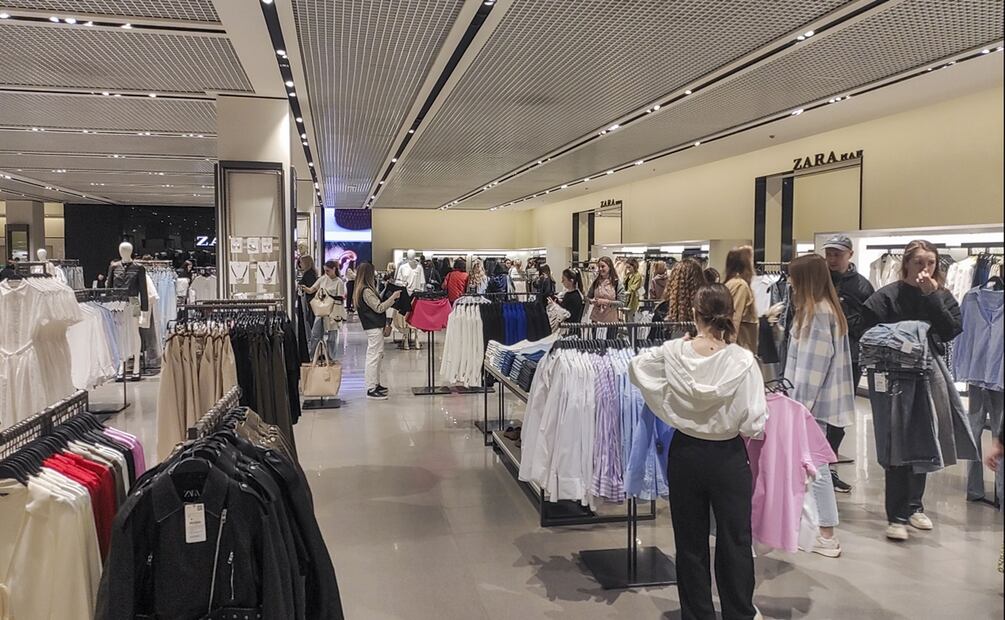 El propietario de las marcas Zara, Pull&Bear, Bershka, Massimo Dutti y Stradivarius, que cuenta con 165.000 empleados. Foto: EFE
