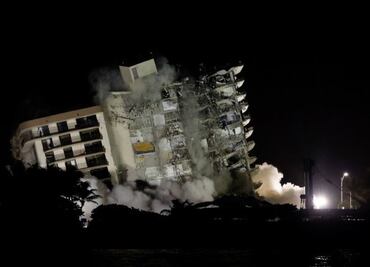 Las imágenes del derribo de los restos del Champlain Towers South que colapsó en Miami