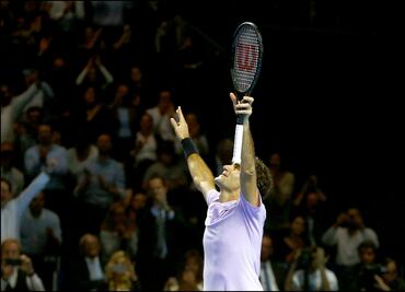 Federer se olvida de ser el número 1 del mundo