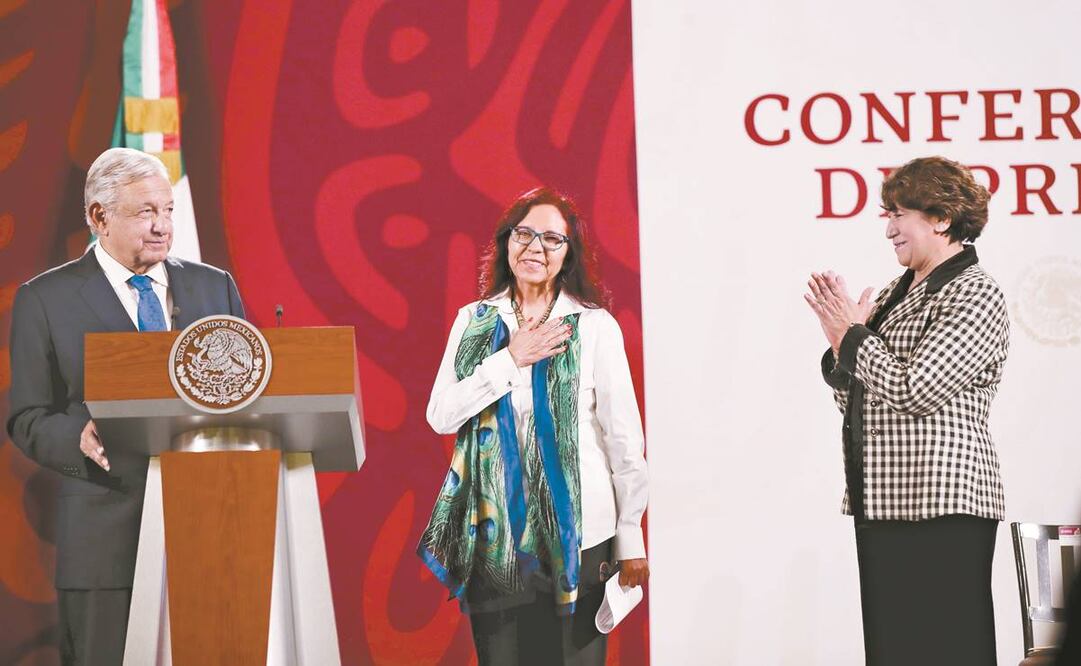 El presidente López Obrador anunció que Leticia Ramírez será la nueva secretaria de Educación Pública en lugar de Delfina Gómez, quien la felicita por su designación. Foto: Valente Rosas/EL UNIVERSAL